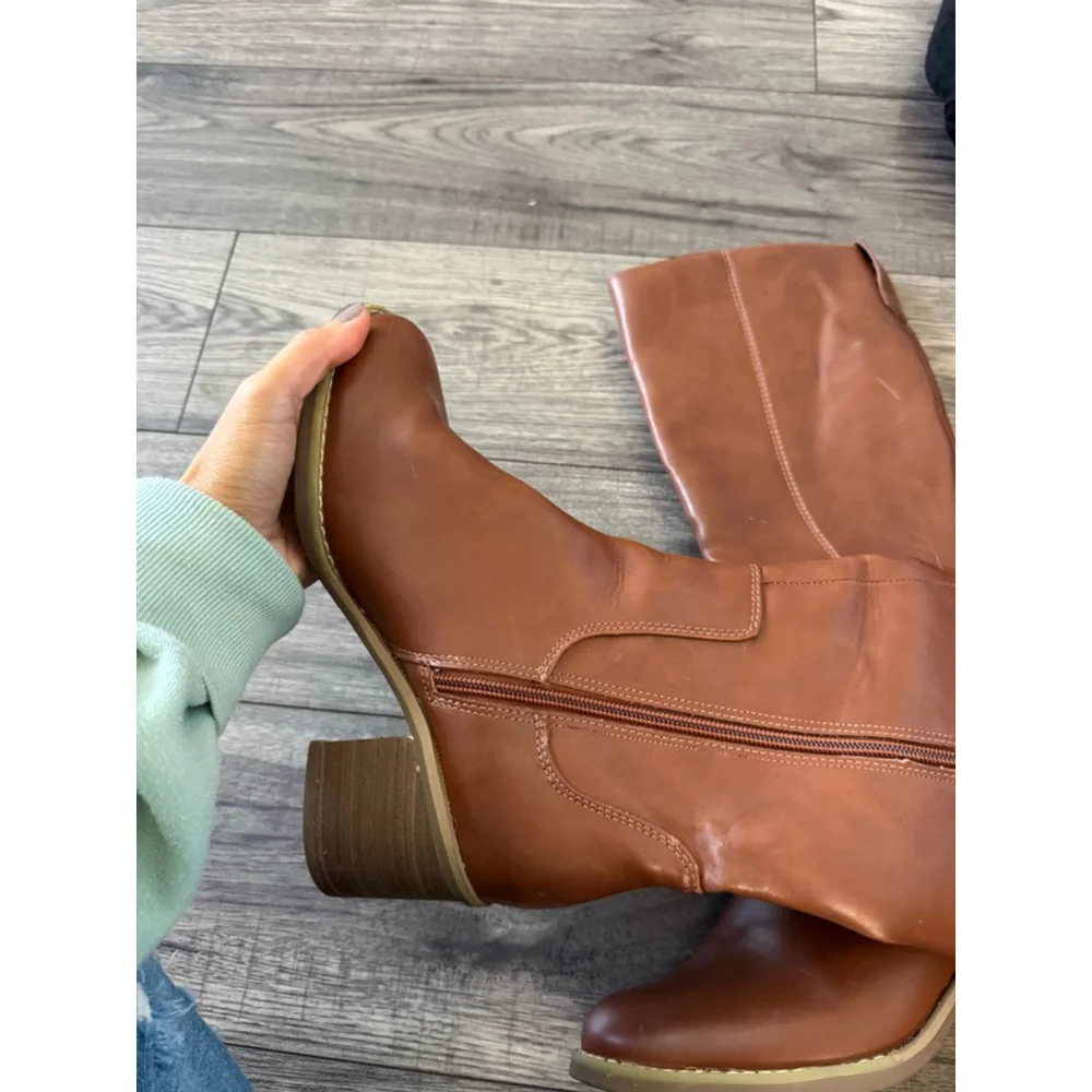 Universal Thread Size 6.5 Tatiana Brown 2.5 inch heel Leather Worn Once - Picture 4 of 4